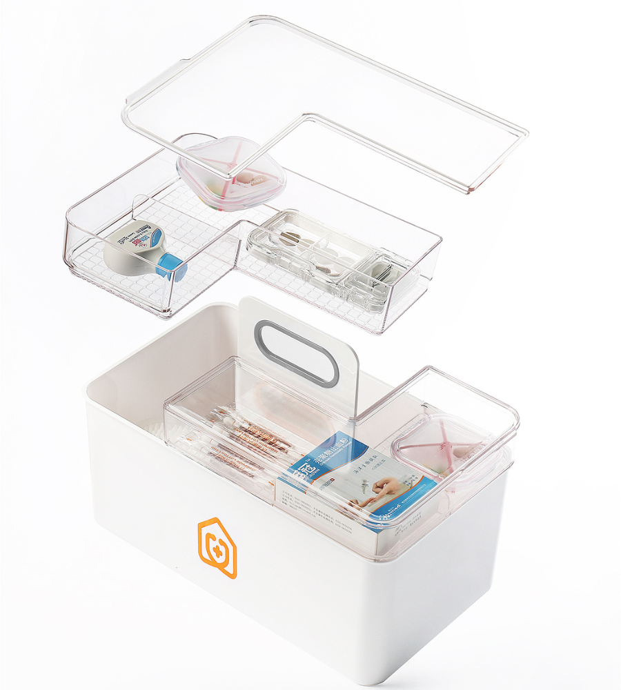 Der Medikamenten Organizer Weiss von BNB x VCN, eine weiße Kunststoffbox mit einem durchsichtigen, herausnehmbaren Tablett mit zwei Ebenen, bietet Platz für Klebeband, Pinzetten und medizinisches Zubehör - ideal für die Aufbewahrung von Medikamenten. Abgebildet auf weißem Hintergrund.