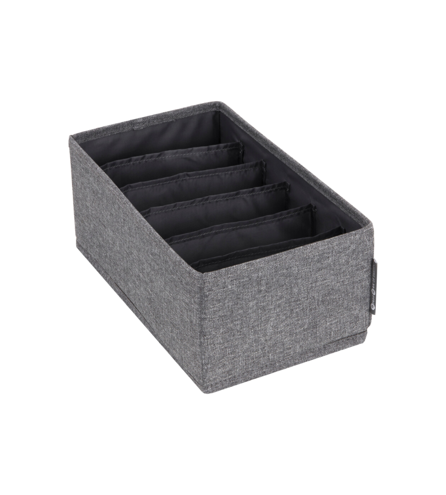 Der Bigso SOFT Organizer Grau – 6 Fächer schmal ist ein rechteckiger, faltbarer Organizer aus grauem Stoff mit sechs Fächern, ideal zum Aufbewahren von Kleidung oder Accessoires.