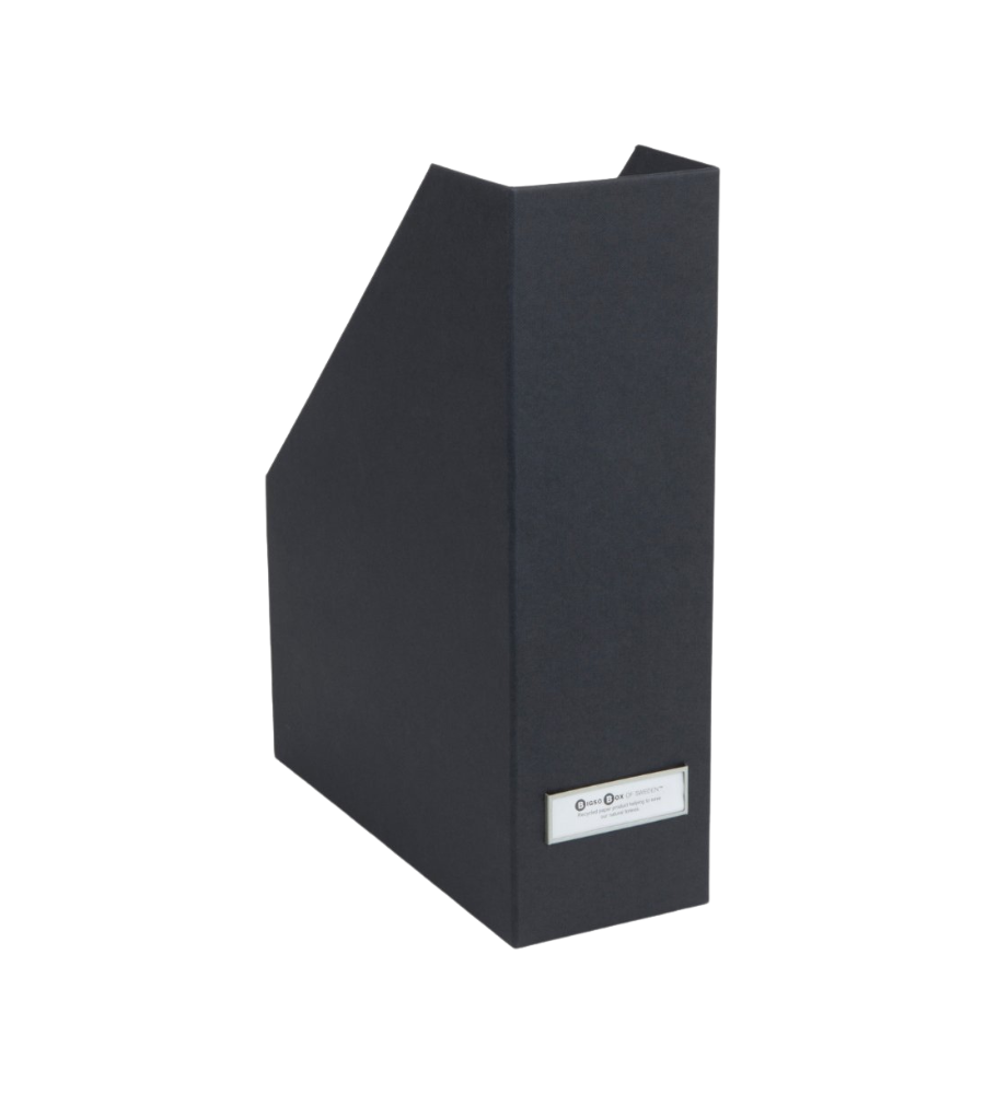 Die Bigso VIKTORIA Stehsammler Büroablage in Dunkelgrau für A4-Dokumente zeichnet sich durch eine schräge offene Oberseite und einen vorderen Etikettenhalter aus, der auf weißem Hintergrund steht.