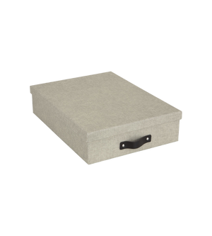 Die Bigso OSKAR Aufbewahrungsbox A4 - Linnen Canvas ist eine rechteckige, beigefarbene Aufbewahrungsbox aus Stoff mit einem Deckel und einem schwarzen Griff an der Vorderseite, die sich perfekt für die Aufbewahrung von Dokumenten eignet. Abgebildet auf einem weißen Hintergrund.