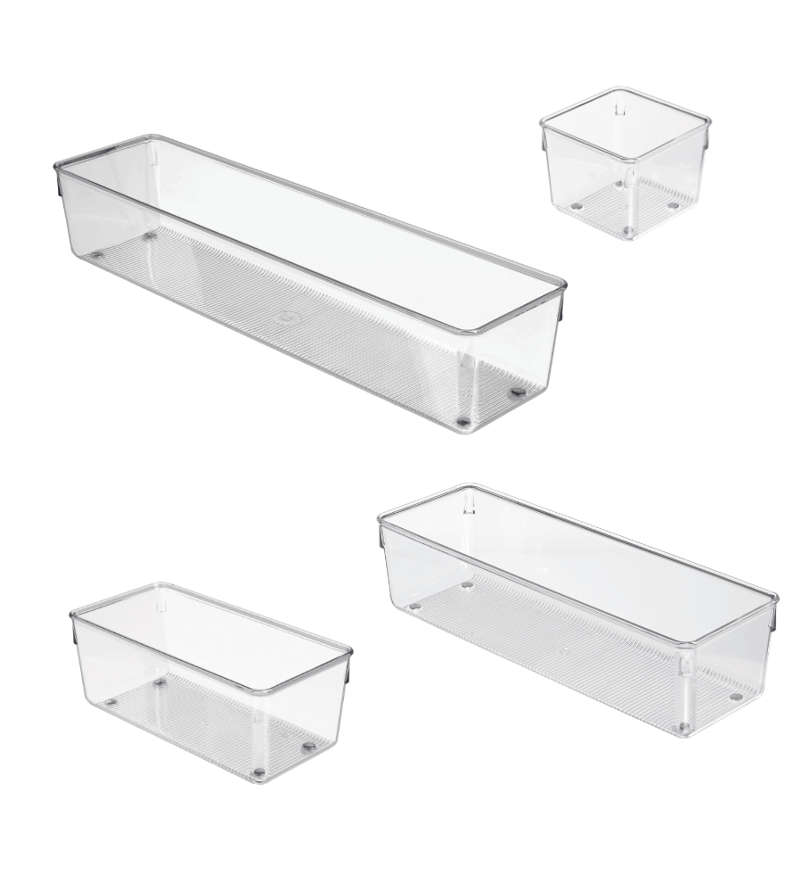 Quatre bacs de rangement transparents iDesign LINUS HAUT de différentes tailles sont disposés sur un fond blanc. Ce set comprend deux petits et deux grands bacs, parfaits pour un rangement efficace.