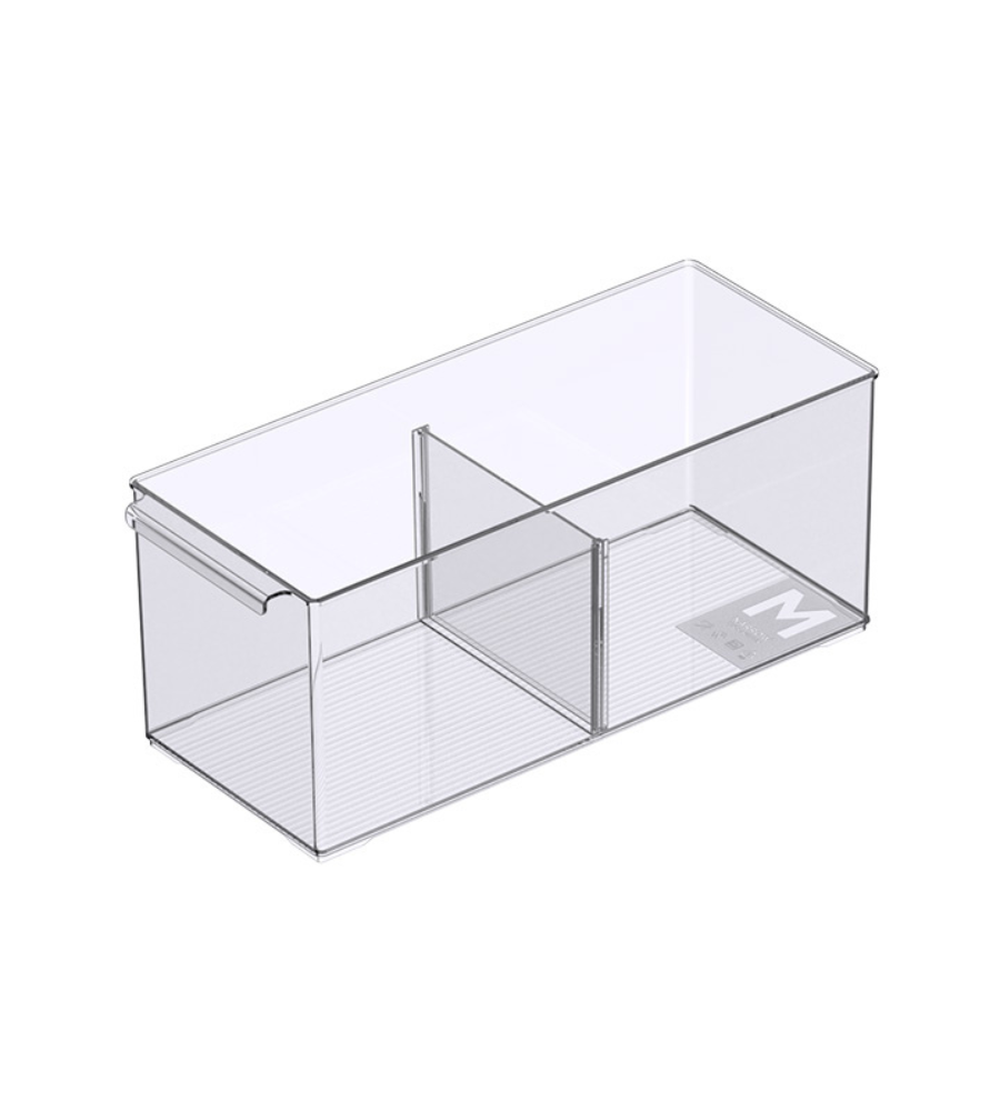 Der BNB x VCN Aufbewahrungsbehälter KLAR mit Fächern - div. Grössen extra Lang zeichnet sich durch ein klares rechteckiges Design, glatte Oberfläche, kleines M-Label, Mittelsteg und herausnehmbare Fächer für flexible Organisation aus.