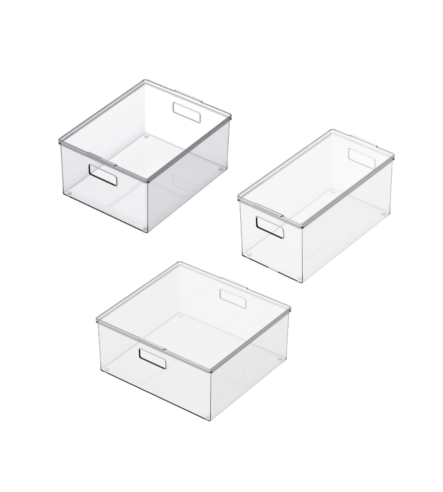 Trois boîtes de rangement BNB x VCN avec couvercle KLAR de différentes tailles et formes, dont deux grandes et une petite extra-longue, sont empilées avec des poignées intégrées sur un fond blanc.