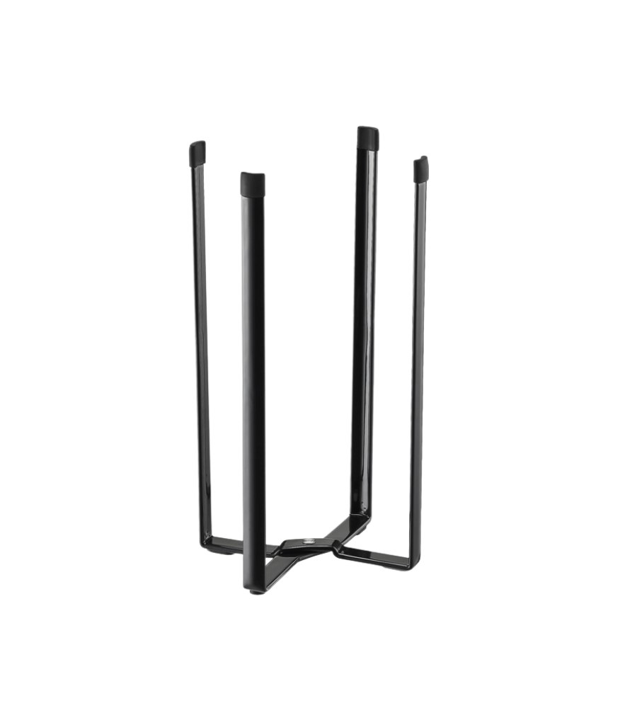 Der YAMAZAKI TOWER Mehrzweckständer Küche - Schwarz, ein dreibeiniger Ständer aus schwarzem Metall mit vertikalen Stangen zum Aufstellen von zylindrischen Gegenständen, wird vor einem schlichten weißen Hintergrund präsentiert.