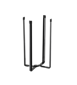 Der YAMAZAKI TOWER Mehrzweckständer Küche - Schwarz, ein dreibeiniger Ständer aus schwarzem Metall mit vertikalen Stangen zum Aufstellen von zylindrischen Gegenständen, wird vor einem schlichten weißen Hintergrund präsentiert.