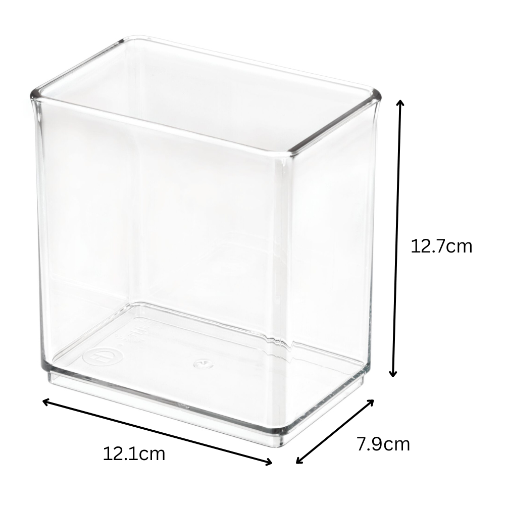 Boîte transparente rectangulaire debout, mesurant 12,7 cm de haut, 12,1 cm de large et 7,9 cm de profondeur.
